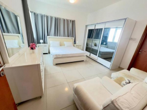 2 bedroom with 4 king Size Beds